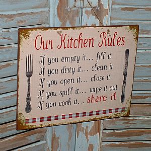 Πινακίδα "Our Kitchen Rules" ξύλινη χειροποίητη