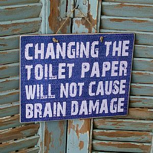 Πινακίδα "Changing The Toilet Paper" ξύλινη χειροποίητη