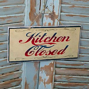 Πινακίδα "Kitchen Closed" ξύλινη χειροποίητη