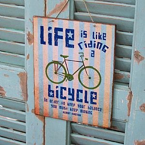 Πινακίδα "Life Is Like Riding A Bicycle" ξύλινη χειροποίητη